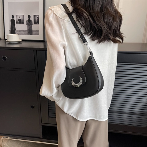 Women Crescent Shoulder Bag PU Leather Hobo Bag Metal Moon Buckle Chic Underarm Bag Solid Color Daily Fashion Handbag