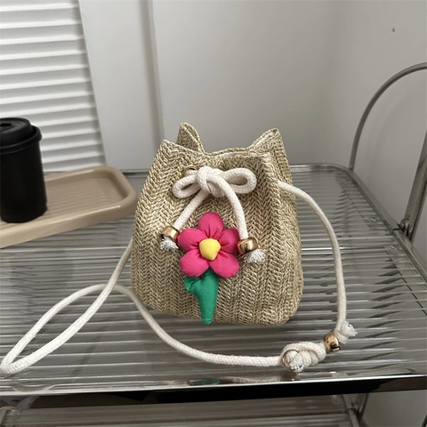 Damen Sommer Stroh Gewebte Beuteltasche Süße Damenhafte Blumen Dekoration Kordelzug Umhängetasche Urlaub Strand Kleine Crossbody Tasche