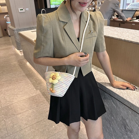 Handmade Woven Straw Flower Crossbody Bag For Women Sweet Floral Mini Bucket Shoulder Bag With Pearl Buckle Summer Casual Bag