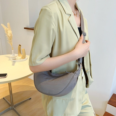Borsa a Tracolla Casual da Donna in Nylon a Forma di Raviolo Tinta Unita a Mezzaluna Leggera e Versatile Borsa da Pendolare