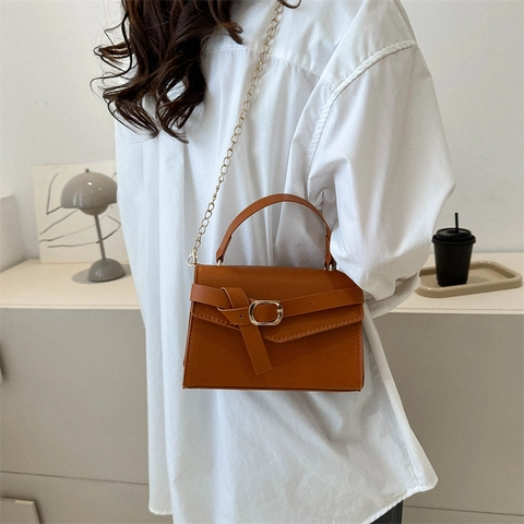 Borsa a Mano Quadrata da Donna in Pelle PU Tinta Unita Con Patta e Tracolla a Catena Dorata per lo Styling Quotidiano