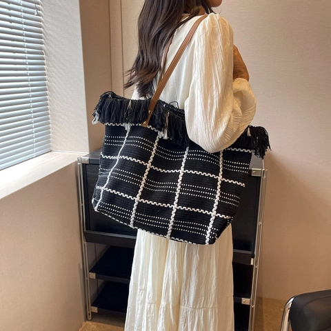 Damen Große Kapazität Gewebte Gitter Tote Bag Mit Quasten Lässige Strick Schultertasche Segeltuch Pendeln Mode Handtasche