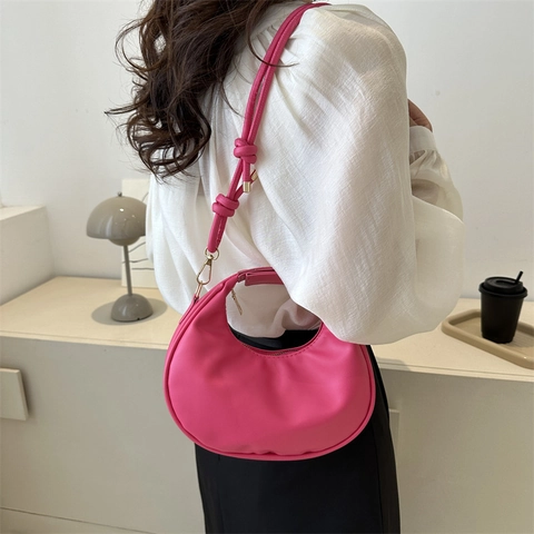 Bolso de Hombro de Media Luna de Cuero de PU Minimalista para Mujer Color Sólido Pequeño Bolso Hobo de Moda con Mango Anudado y Correa Ajustable