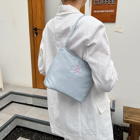 Damen Mode Nylon Kleine Quadratische Schultertasche Koreanische Einfache Buchstaben Stickerei Reißverschluss Unterarm Handtasche Für Den Alltag
