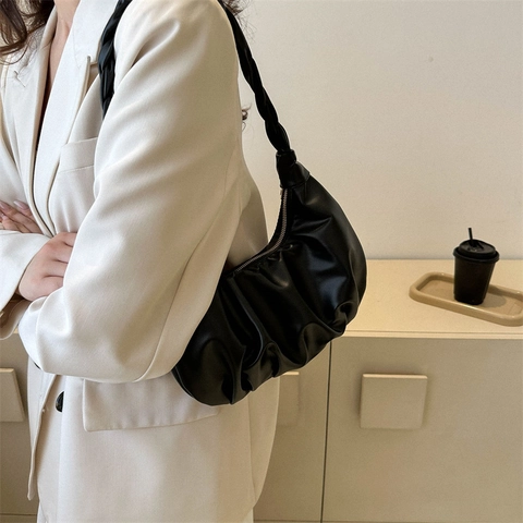 Fashion PU Leather Ruched Underarm Bag For Women Plaited Handle Solid Color Cloud Shoulder Bag Metallic Zipper Hobo Bag