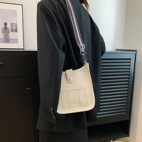 Minimalist PU Leather Bucket Bag For Women Perforated Lychee Grain Crossbody Shoulder Bag With Striped Strap Fashion Bag