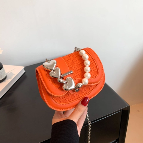 Dames Geweven Textuur PU-Lederen Schoudertas Met Hart Bedeltjes Kunstparel Ketting Mini Zadeltas Crossbody Tas
