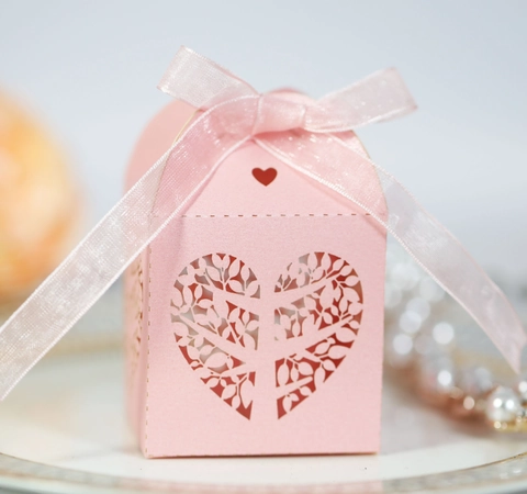 Scatola di Caramelle Albero di Cuore Taglio Laser Elegante Scatola Regalo in Carta Perlata Con Nastro per Matrimonio San Valentino
