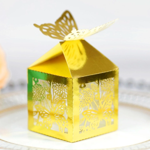 Lasergeschnittene Schmetterling Hochzeit Süßigkeiten Box Hohl Floral Papier Geschenkbox Für Schokolade Engagement Party Dekor