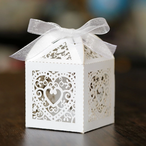Laser Cut Heart Hollow Candy Box Pearlescent Paper Wedding Party Favor Gift Box With Ribbon Bow Packaging