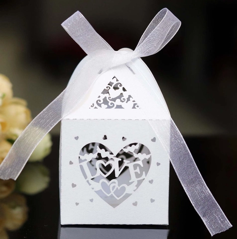 Elegant Laser Cut Heart LOVE Wedding Favor Boxes With Organza Ribbon Pearlescent Paper Candy Chocolate Gift Bags For Romantic Party Bridal Shower