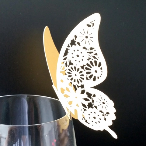 Élégant Marque-places Papillon 3D Découpé au Laser Papier Perlé Ajouré Cartes de Verre pour Mariage Anniversaire Fête Table