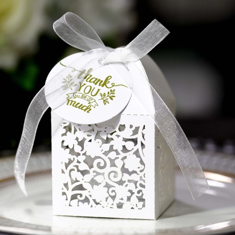 Laser Geschnitten Hochzeit Süßigkeiten Box Hohl Blumen Geschenkbox Mit Band Für Partybevorzugung Schokoladenverpackung