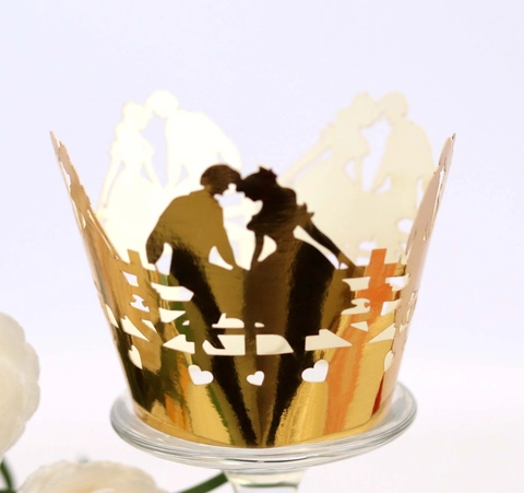 Lasergeschnittene Cupcake-Manschetten Perlmuttpapier Hochzeit Deko Romantisch Paar Silhouette Hohl Herz Spitze Kuchen Rand Partybedarf