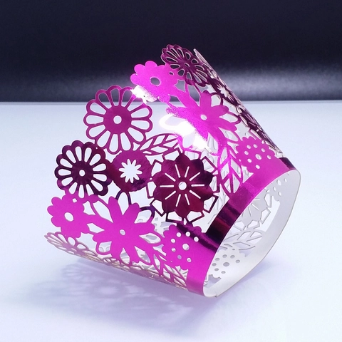 Elegante Laser Geschnitten Blume Cupcake-Hülle Für Hochzeit Party Dekorative Perlpapier Spiegeleffekt Kuchen Rand
