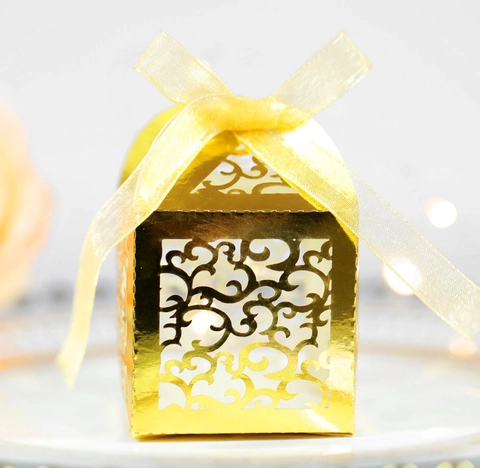 Scatola di Carta per Caramelle Taglio Laser Cavo Scatole Regalo per Matrimonio Con Nastro Stile Europeo per Festa