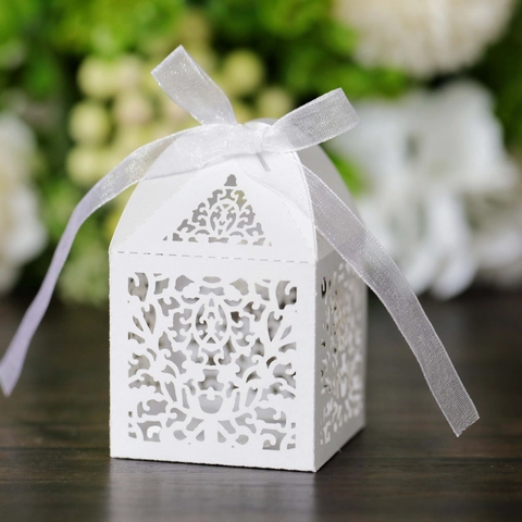 Scatole Bomboniere Matrimonio Traforate Taglio Laser Europeo Scatola Regalo in Carta Perlata Con Nastro per Caramelle Cioccolato Decorazione Festa