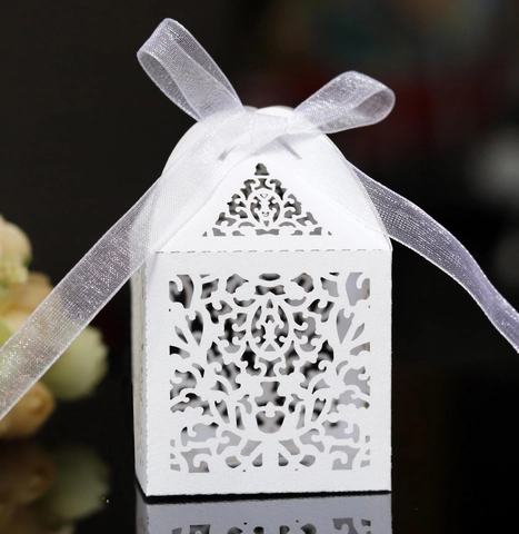 European Laser Cut Hollow Wedding Candy Box With Ribbon Pearlescent Paper Heart Shaped Party Favor Gift Packaging Box