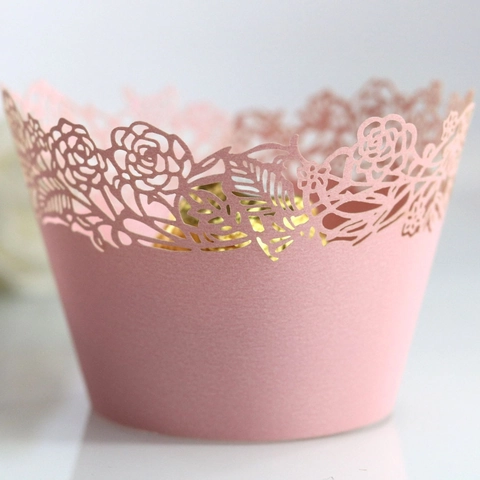 Lasergeschnittene Rose Blume Cupcake-Wickel Hohl Perlmuttpapier Spitze Kuchen Liners Für Hochzeit Geburtstag Party Dekoration