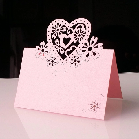 Marque-places de Mariage Découpe Laser Cœur Papier Perlé Évidé Floral Cartes de Nom de Table Pour Banquet Fête Réception Décoration