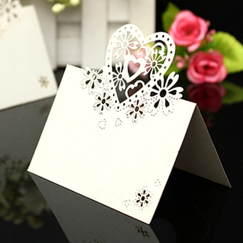 Marque-places de Mariage Découpe Laser Cœur Papier Perlé Évidé Floral Cartes de Nom de Table Pour Banquet Fête Réception Décoration