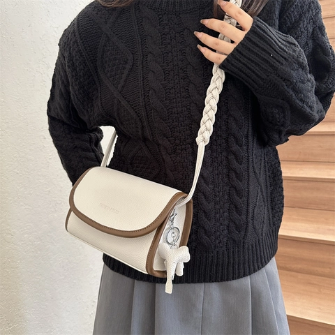 Retro Women PU Leather Crossbody Bag Fashion Contrast Edging Braided Wide Strap Small Square Shoulder Bag With Pendant
