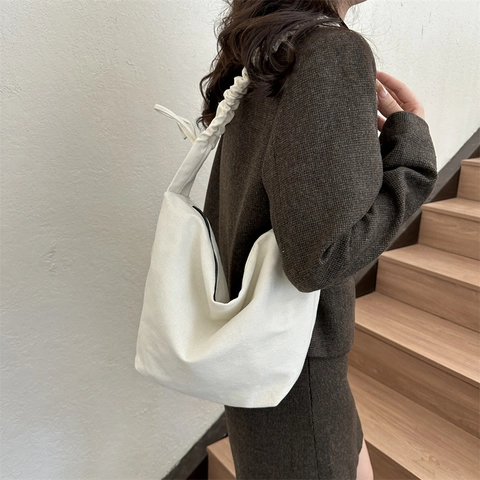 Large Capacity Canvas Shoulder Bag For Women Ruched Strap Korean Style Hobo Underarm Bag Leisure Solid Color Tote Handbag