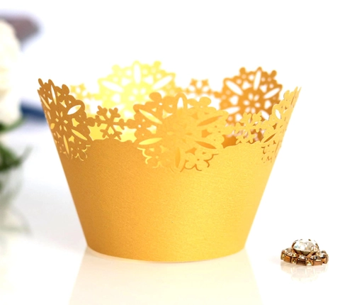 Laser Cut Snowflake Cupcake Wrappers Pearl Paper Hollow Cake Borders Festive Party Wedding Decorative Cake Liner Accessories