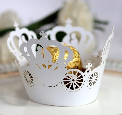 Caissette à Gâteau de Mariage Découpe Laser Style Européen Design Silhouette de Couple Couronne Carrosse de Citrouille Creux Papier Nacré Support à Chocolat pour Décoration de Dessert Fête Banquet Anniversaire