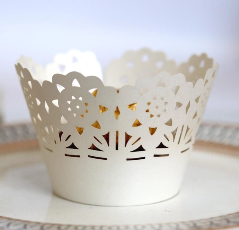 Laser Cut Hollow Cupcake Wrapper Pearlescent Cardstock Lace Muffin Cup Liner For Wedding Birthday Party Table Decoration