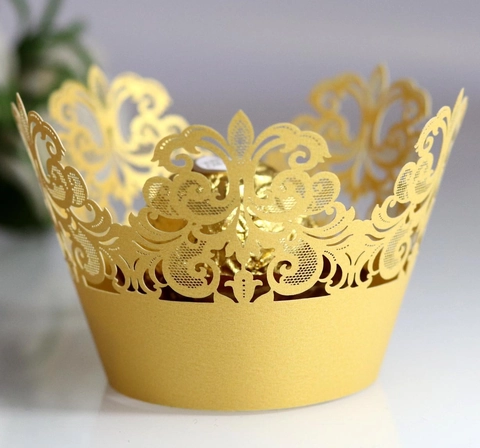 Laserschnitt Hohl Krone Cupcake-Hülle Perlpapier Spitze Dekoration Für Geburtstag Hochzeit Party Dessert Kuchen Deko