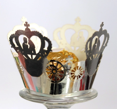 Caissette à Gâteau de Mariage Découpe Laser Style Européen Design Silhouette de Couple Couronne Carrosse de Citrouille Creux Papier Nacré Support à Chocolat pour Décoration de Dessert Fête Banquet Anniversaire