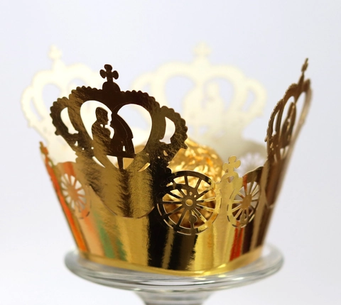 Lasergeschnitten Hohle Muffin-Förmchen-Hüllen Romantische Kürbiskutsche Krone Design Dekorative Papier Kuchen Linien Für Hochzeit Geburtstag