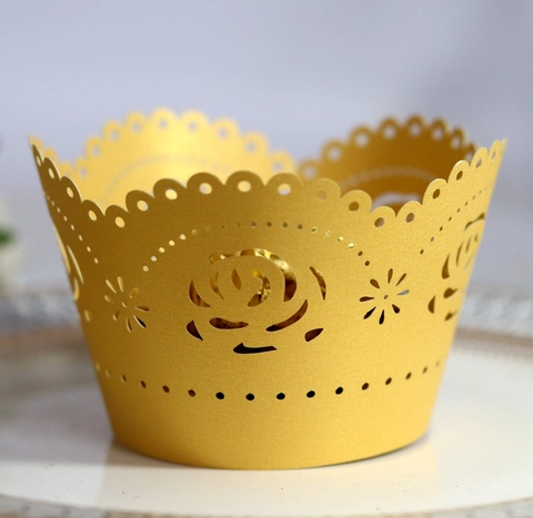 Involucri per Cupcake in Carta Perlata Taglio Laser Elegante Decorazione in Pizzo Cavo a Forma di Rosa per Matrimoni Compleanni