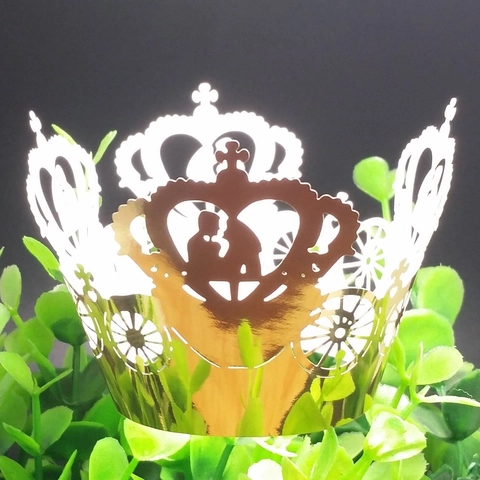 Hollow Laser Cut Carriage Crown Cupcake Wrapper Paper Cake Liners For Wedding Party Dessert Table Decoration