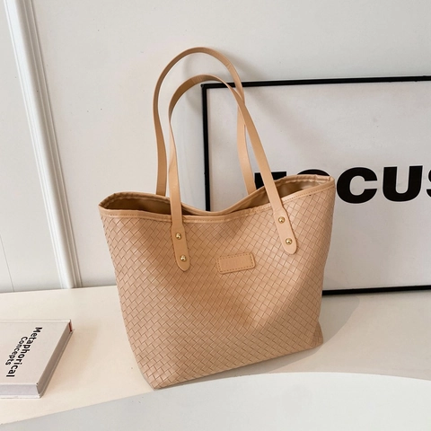 Bolso Tote de Cuero PU Tejido de Gran Capacidad para Mujer Bolso de Hombro Trenzado Minimalista Urbano de Color Sólido con Remaches para el Trabajo Casual Diario
