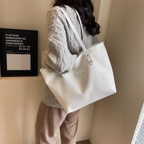 Bolso Tote de Cuero PU Tejido de Gran Capacidad para Mujer Bolso de Hombro Trenzado Minimalista Urbano de Color Sólido con Remaches para el Trabajo Casual Diario