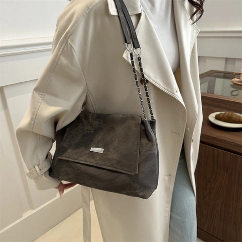 Bolso Tote de Hombro de Cuero PU Suave Minimalista para Mujer Gran Capacidad Solapa Correa de Cadena Color Sólido Conmutar Bolso de Axila Moda