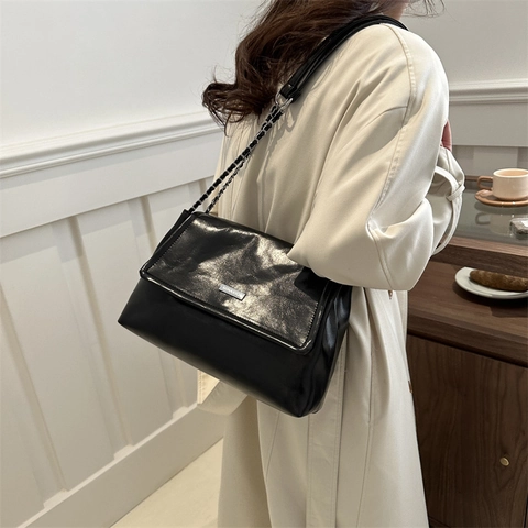 Women's Fashion PU Leather Large Capacity Shoulder Bag With Metal Chain Solid Color Minimalist Casual Flap Tote Bag