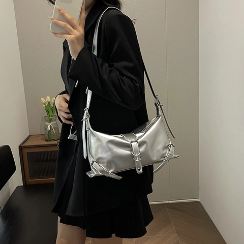 Bolso de Hombro para Mujer Estilo Moto Y2K Cuero PU Bolso Hobo Slouchy Con Hebillas Plateadas Color Sólido Bolso de Axila