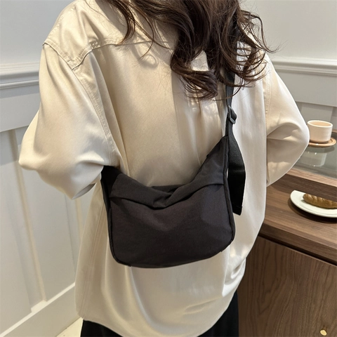 Borsa Tote in Nylon Minimalista da Donna Grande Capacità Impermeabile a Mezzaluna Borsa a Spalla Leggera Casual Tracolla per Pendolarismo