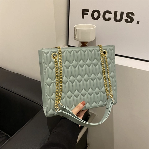 Fashion Quilted PU Leather Tote Bag With Nylon Lining Metal Chain Strap Large Capacity Casual Commuting Shoulder Bag