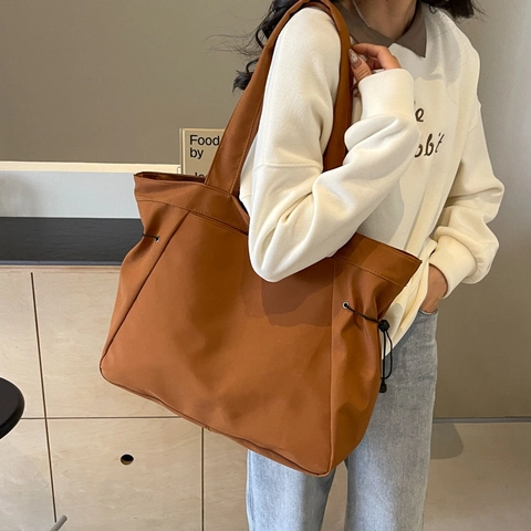 Große Nylon Tragetasche Für Damen Wasserdichte Einfache Schultertasche Mit Seitlichem Kordelzug Pendler Student Achseltasche