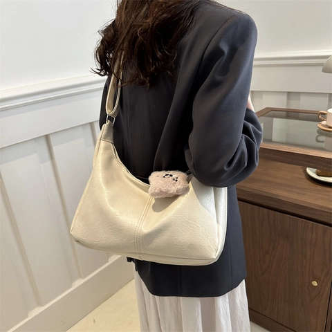 Retro Large Capacity Nylon Shoulder Bag For Women Solid Color Hobo Underarm Tote Bag With Plush Pendant Fashion Commuter Bag