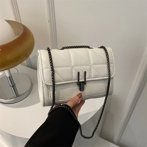 Damen Gesteppt Kette Umhängetasche Urban Minimalistisch PU Leder Rautenmuster Kleines Quadratisch Bolso Con Metallverschluss