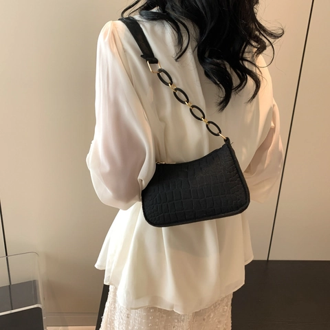 Crocodile Pattern Felt Underarm Bag For Women Stylish Chain Decoration Zipper Shoulder Bag Casual Commuting Square Bag