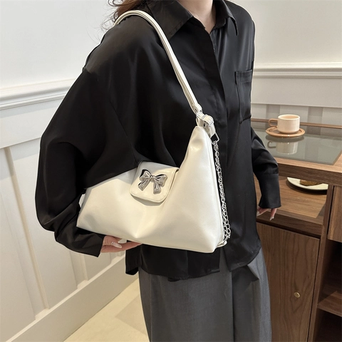 Damen Fashion PU Leder Tote Bag Große Kapazität Schultertasche Mit Metall Schleife Dekoration Kette Gurt Lässige Handtasche