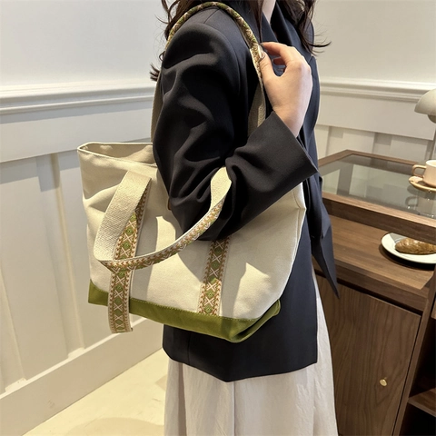 Women's Large Capacity Nylon Tote Bag Fashion Contrast Color Shoulder Bag With Geometric Pattern Strap Casual Handbag