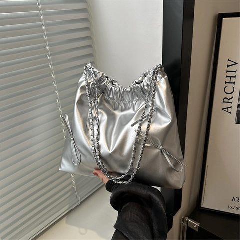 Borsa Tote Pieghettata di Grande Capacità da Donna in Pelle PU Con Tracolla a Catena e Coulisse con Fiocco