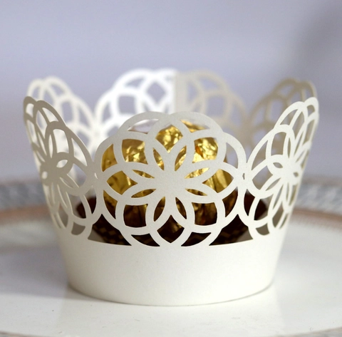 Laser Cut Cupcake Wrappers Hollow Out Pearlescent Paper Muffin Cup Decorative Liners For Wedding Birthday Party Supplies